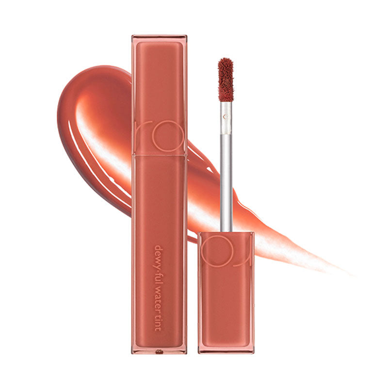 rom&nd Water Tint on lips showing glossy effect